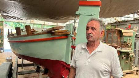 Flavio Casali con “Elsa”, l’ultima lancia restaurata