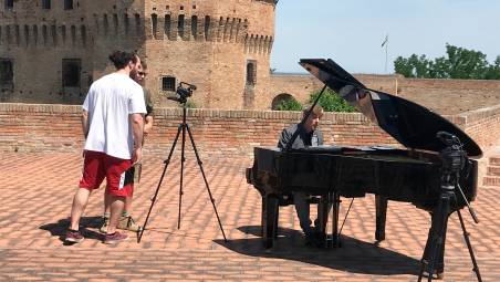 Il mago Casanova al pianoforte