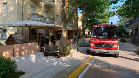 Corto circuito nella sauna: fuoco in hotel a San Mauro Mare FOTOGALLERY