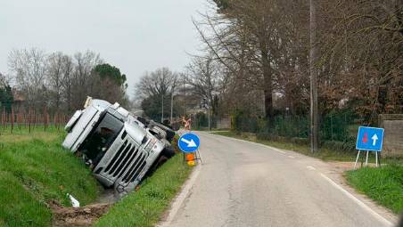 Forlimpopoli: “Ennesimo camion nel fosso, serve l’illuminazione in via Celletta”