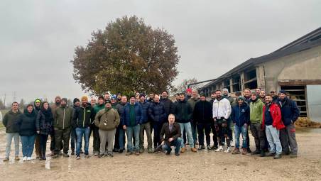 Ravenna. Giovani braccianti in visita alla Cab Terra