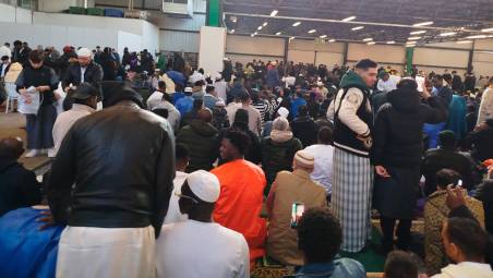 Un momento della comunità islamica alla Fiera di Forlì