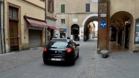 Truffa dell’incidente del figlio a una donna di 56 anni: i carabinieri di Imola recuperano oltre 20mila euro