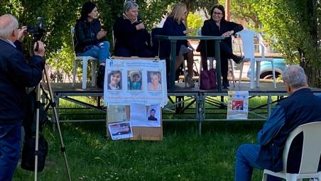 Mamma Marisa Degli Angeli con l’avvocata Iannuccelli e rappresentanti di “Penelope” e “Crisalide”
