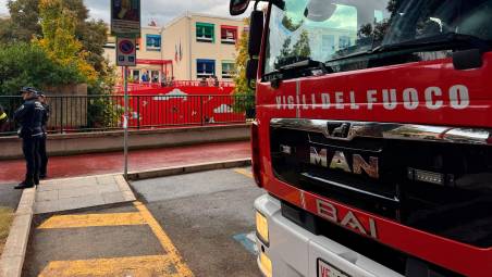 L’intervento dei vigili del fuoco alla scuola “Munari” a S.Egidio
