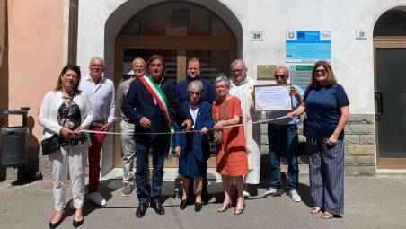 Il taglio del nastro alla nuova struttura sanitaria territoriale