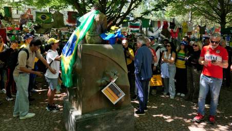 Imola, il ricordo di Ayrton Senna 32 anni dopo al “tempio” del Tamburello GALLERY FOTO MMPH