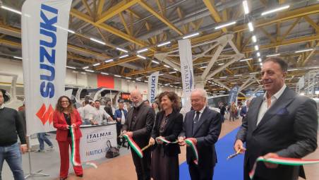 Il taglio del nastro del Salone Nautico di Bologna con il presidente della Regione Stefano Bonaccini