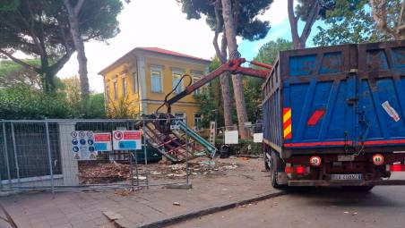 La demolizione del chiosco