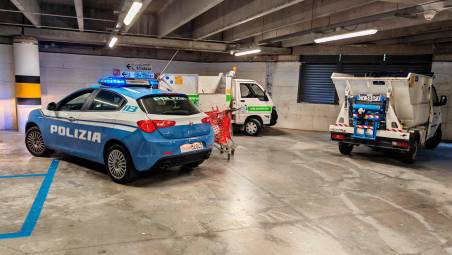 La Polizia al parcheggio Machiavelli durante le più recenti operazioni di sgombero