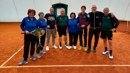 Rimini. Effetto Sinner sui campi del Tc Viserba: anziani in fila per le lezioni di tennis