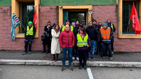 Il presidio dei lavoratori di “Gruber Logistics”
