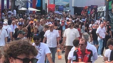 MotoGp a Misano, una splendida cornice di pubblico per la domenica di gare VIDEO