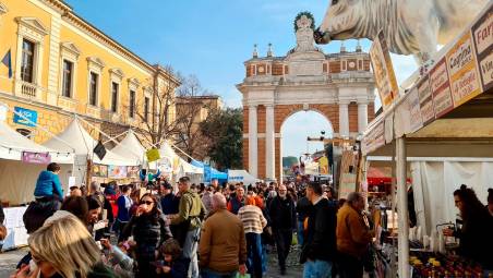 Santarcangelo, Fiera di San Martino, pienone e oltre 500 persone sanzionate per divieto di sosta