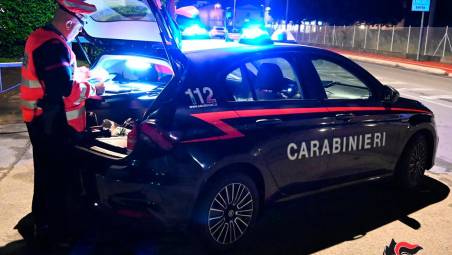 Savignano, danneggia il locale e minaccia i clienti: 39enne arrestata