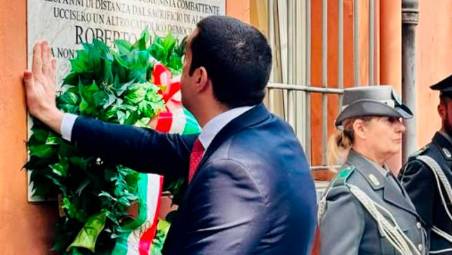 Il presidente della Regione Michele De Pascale ha reso omaggio al senatore Roberto Ruffilli con una nota sui social