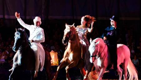 Gessica Notaro fa il pieno di applausi: un successo il suo musical equestre VIDEO