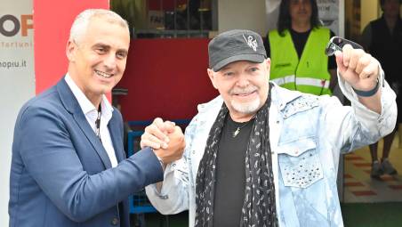 Il sindaco di Rimini Jamil Sadegholvaad e Vasco Rossi