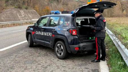 Cesena, diverbio in strada: minaccia il rivale con una pistola