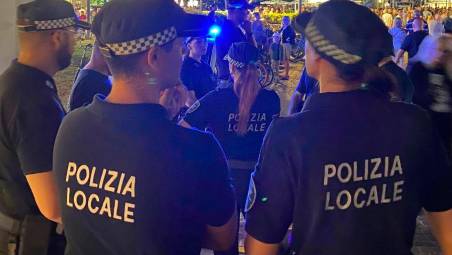 Riccione, minacce e violenza a una donna, una ragazza avvisa la Polizia Locale e fa scattare l’arresto