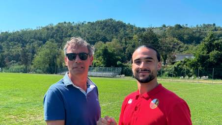 L’attaccante uruguaiano Facundo Piazze con la maglia d’allenamento della Lucchese