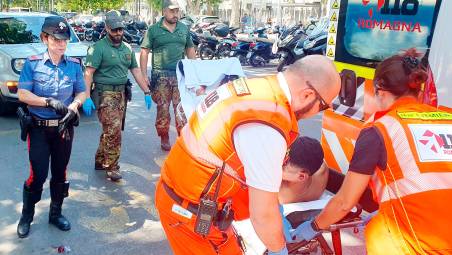 Il soccorso al giovane ferito
