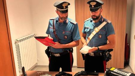 La droga, le armi e i soldi falsi sequestrati