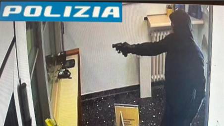 Forlì, in carcere il rapinatore delle poste di Villafranca, sparò a salve sul braccio del dipendente