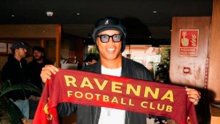Calcio, non più solo tifoso: Ronaldinho torna in campo a 46 anni con il Ravenna