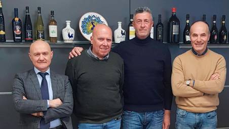 Da sinistra Mirco Bagnari, Legacoop Romagna, Lino Bacchilega, vicepresidente Terre Cevico, Franco Donati, presidente Terre Cevico, Marco Nannetti, consigliere di amministrazione