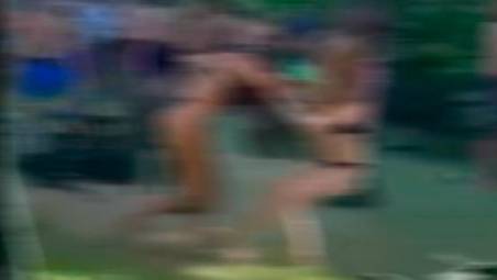 Faenza, rissa fra ragazzine 13enni sotto il lancio di sedie, scatta il “Daspo” per alcuni minori VIDEO