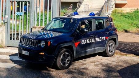 Meldola, violenza fisica e minacce: scattano divieto di avvicinamento e braccialetto elettronico per un 38enne