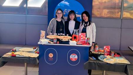 Da sinistra Valentina Bonfè, Lucia Fidelio (Consorzio di tutela arancia rossa di Sicilia igp), Manuela Brancatisano