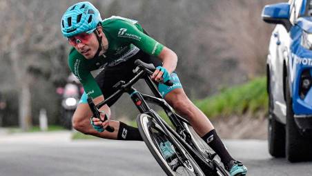 Manuele Tarozzi con la maglia verde durante l’ultima Tirreno-Adriatico