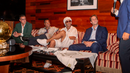 Ronaldinho a fianco del presidente Ignazio Cipriani
