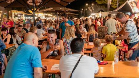 Rimini, in piazzale Fellini birra e musica con BirRimini GALLERY
