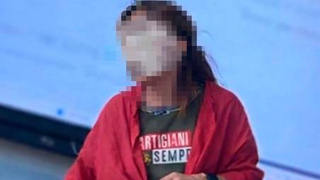 Ravenna, la maglietta della prof sotto accusa nell’interrogazione di Morrone (Lega Nord)