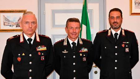 Cesenatico, salvarono in extremis una donna che voleva buttarsi dal balcone: premiati due Carabinieri