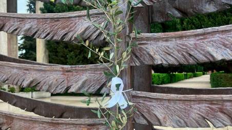 Pasqua a Cesena, un ramoscello d’ulivo all’ingresso dei 36 cimiteri cittadini