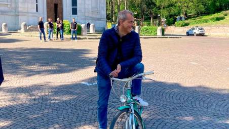 Il sindaco Roberto Canali ieri in piazza a Predappio