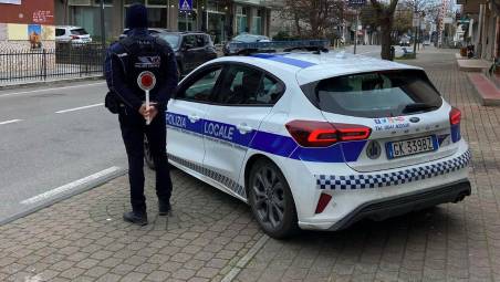 Gatteo. Derapate e manovre folli nelle rotonde: la Polizia Locale ferma il pirata e gli ritira la patente