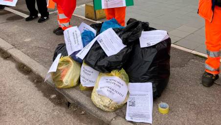 Ravenna, “se sono solo mozziconi, raccoglieteli voi”: la protesta dei lavoratori Colas