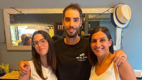 Bagno di Romagna, Alessandro lascia la Lombardia e apre il Blue Gin: “Panetteria e bar in stile anni Novanta”
