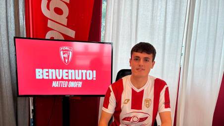 Un’immagine di Matteo Onofri nella sede del Forlì (foto FORLI’ CALCIO)