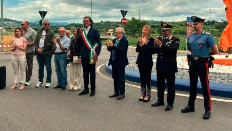 Coriano. Alla rotonda dedicata a Casadei a 98 anni balla sulle note di Romagna Mia VIDEO