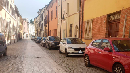Ravenna, multa da 155 euro per il parcheggio in centro: “Da giorni fioccano le contravvenzioni”