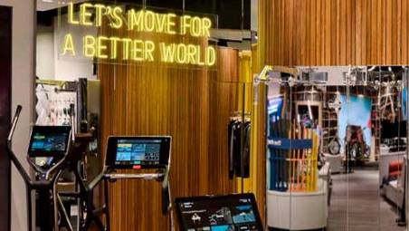 Una sala per allenarsi munita di attrezzature Technogym