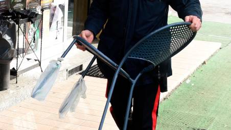 La sedia che ferì il nordafricano