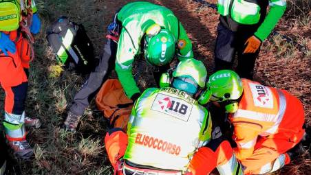 Casola Valsenio, biker 60enne soccorsa dopo una rovinosa caduta: trasportata in elicottero in ospedale
