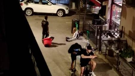 Una foto scattata poco dopo le 3 della notte tra il 31 luglio e il 1° agosto in via Arno